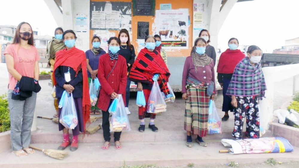Mother’s Welfare Society Tuensang distributed face mask, hand gloves and food items to the sweepers of Tuensang Town Council in Tuensang on May 3. (Morung Photo)
